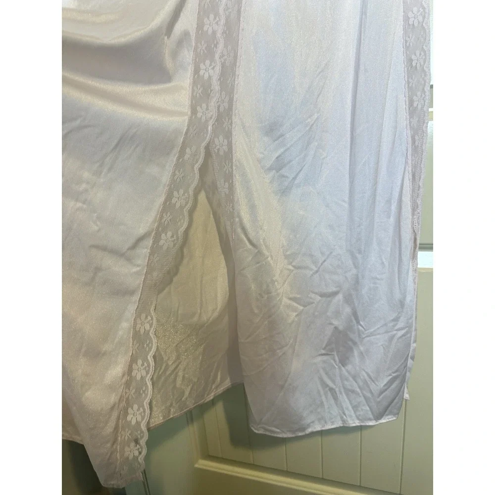 VTG CHIC LINGERIE pink W/ LACE TRIM sheer SIDES NYLON LONG NIGHTGOWN SZ‎ Med